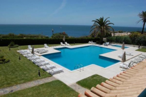 Ocean V in Cascais with Sea View and pool, sleeps 4